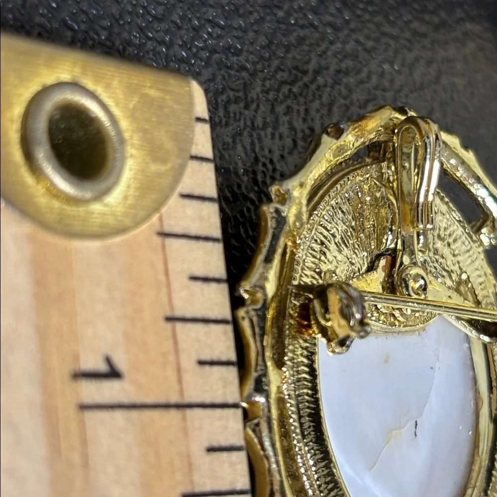Vintage Costume Jewelry Cameo Pendant Brooch Faux Pearls